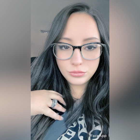 Meet your Posher, Brooke - Picture 1 of 1